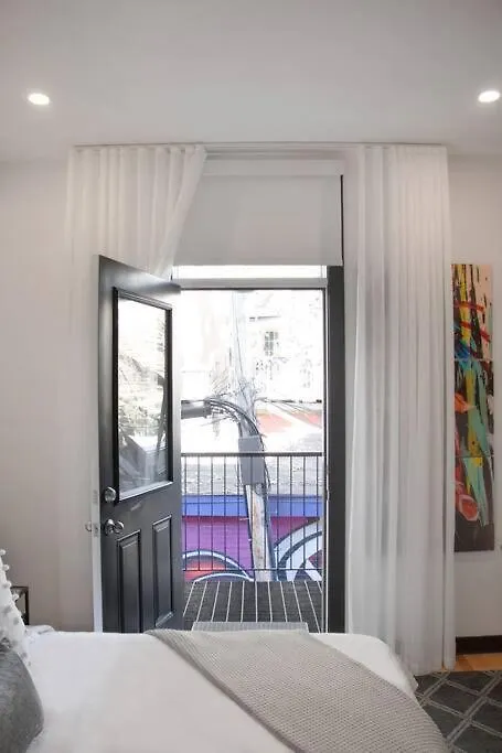 Apartment Upscale 3-Bedroom Entire Unit In The Trendy Plateau Mont-Royal Featuring A Magazine-Worthy Kitchen & Opulent Living Spaces - Apt 1 Montreal
