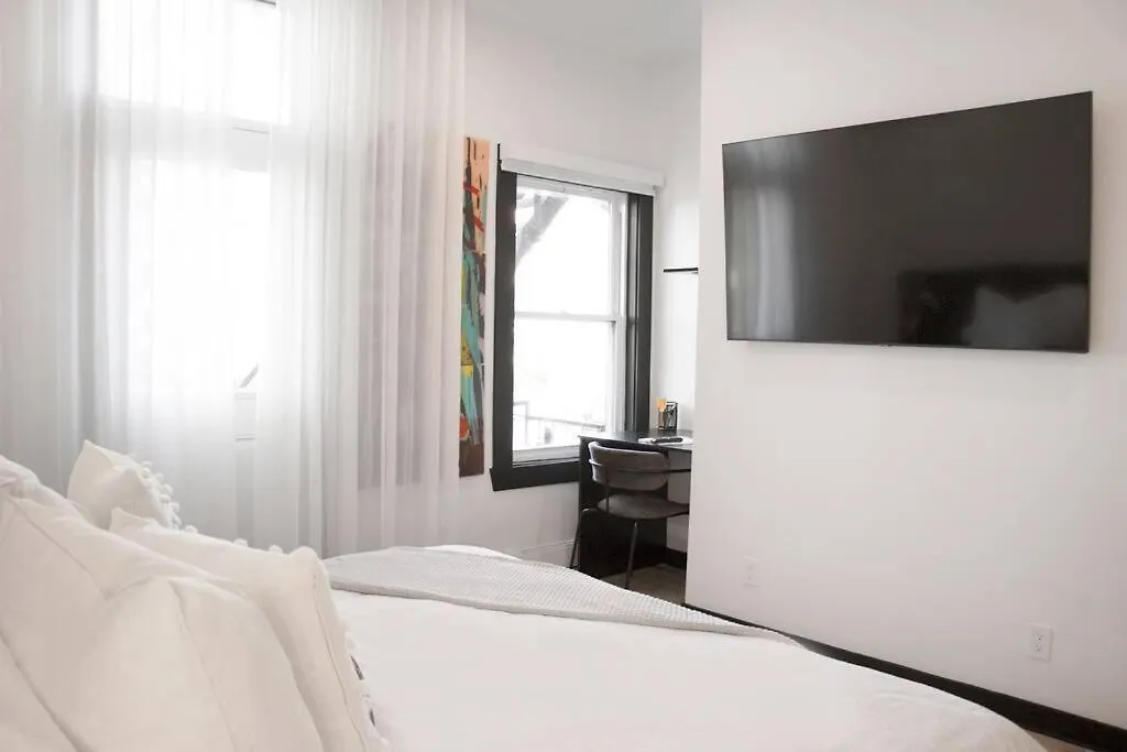 Upscale 3-Bedroom Entire Unit In The Trendy Plateau Mont-Royal Featuring A Magazine-Worthy Kitchen & Opulent Living Spaces - Apt 1 Montreal 0*,