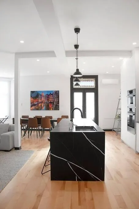 Upscale 3-Bedroom Entire Unit In The Trendy Plateau Mont-Royal Featuring A Magazine-Worthy Kitchen & Opulent Living Spaces - Apt 1 contacts