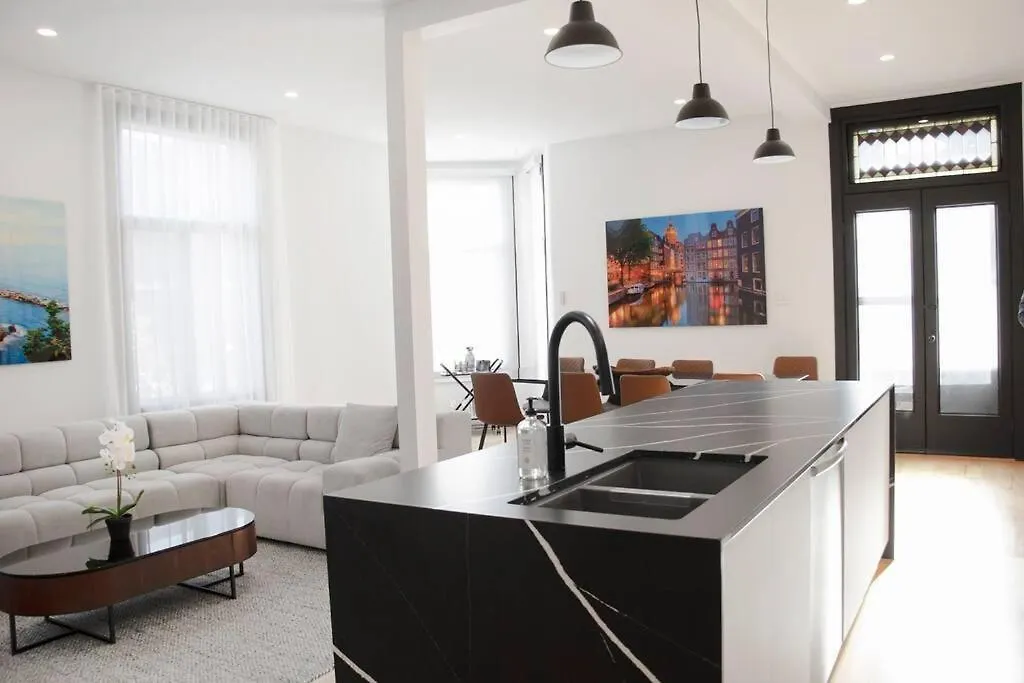 Apartment Upscale 3-Bedroom Entire Unit In The Trendy Plateau Mont-Royal Featuring A Magazine-Worthy Kitchen & Opulent Living Spaces - Apt 1 Montreal Canada