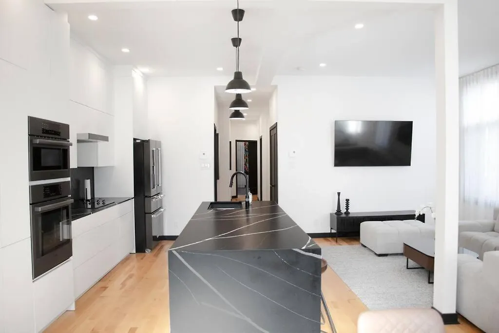 Upscale 3-Bedroom Entire Unit In The Trendy Plateau Mont-Royal Featuring A Magazine-Worthy Kitchen & Opulent Living Spaces - Apt 1 Montreal 0*,
