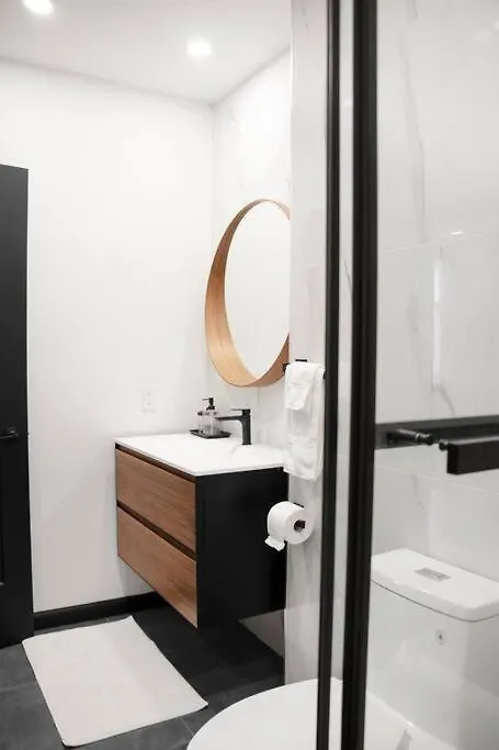 Upscale 3-Bedroom Entire Unit In The Trendy Plateau Mont-Royal Featuring A Magazine-Worthy Kitchen & Opulent Living Spaces - Apt 1 Montreal 0*,  Canada